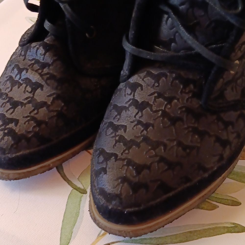 80 % 20  Anthropologie Hidden Wedge Embossed Booties - Picture 6 of 13